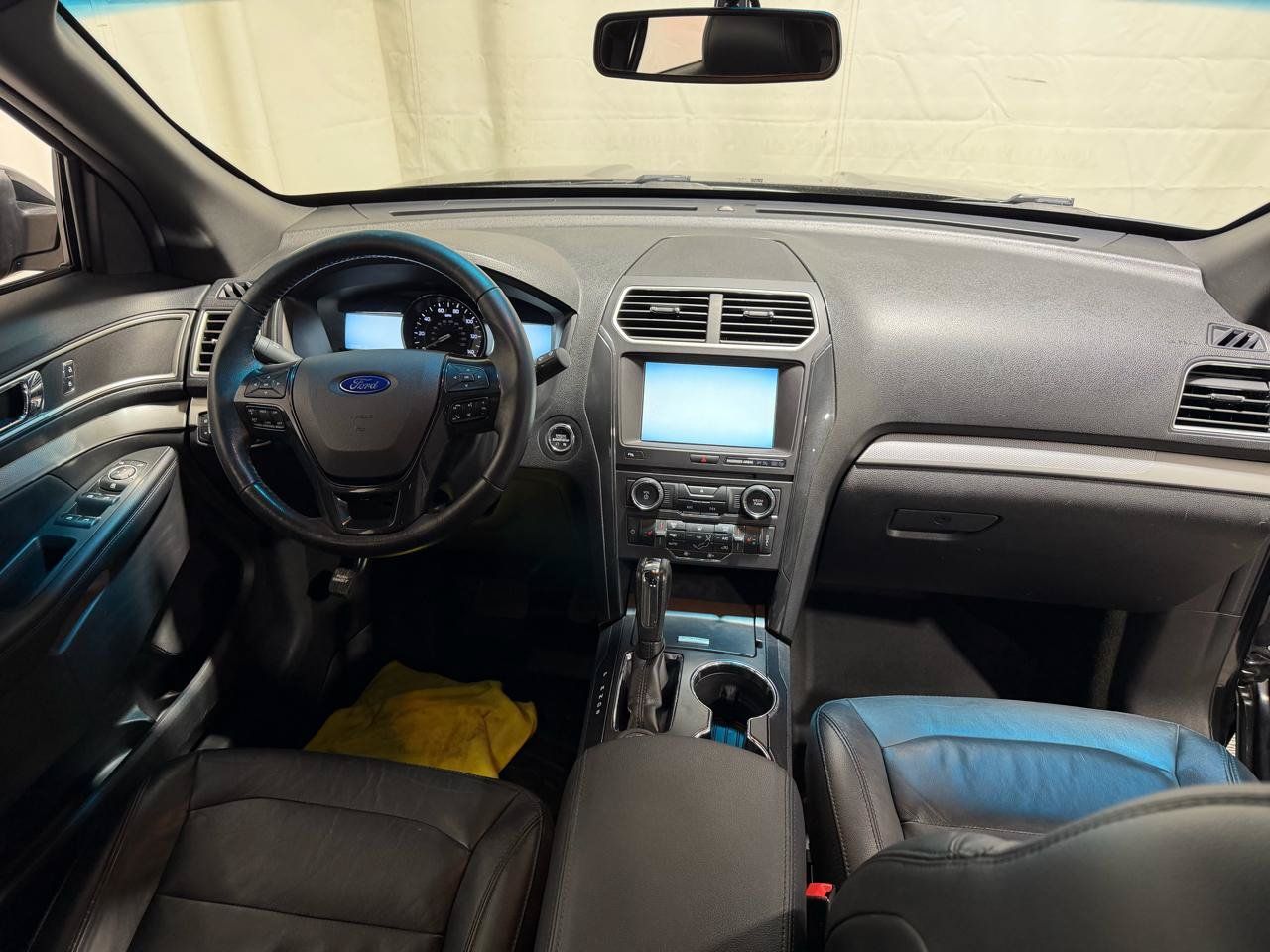 Used 2016 Ford Explorer XLT w/ Equipment Group 202A AWD/4WD image 29