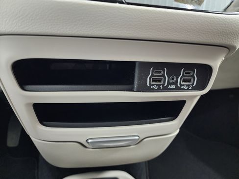 Used 2024 Chrysler Pacifica Touring-L image 41