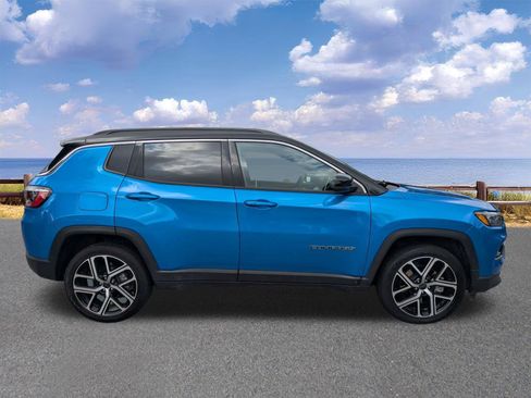Certified 2025 Jeep Compass Limited AWD/4WD image 9