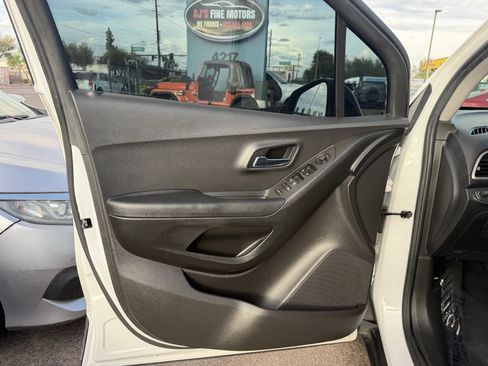 Used 2018 Chevrolet Trax LT w/ Redline Edition FWD image 7