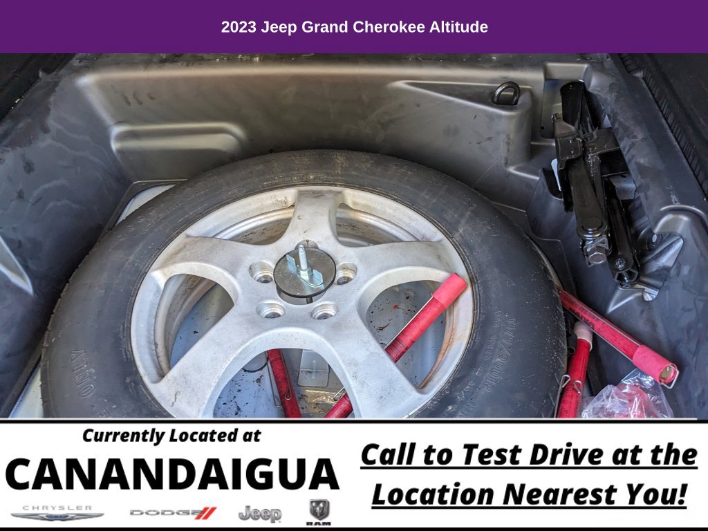Used 2023 Jeep Grand Cherokee Altitude AWD/4WD image 20