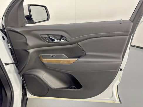 Used 2021 GMC Acadia SLE w/ Driver Convenience Package image 37