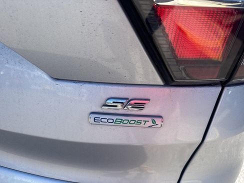 Used 2018 Ford Escape SE w/ SE Sport Appearance Package image 8