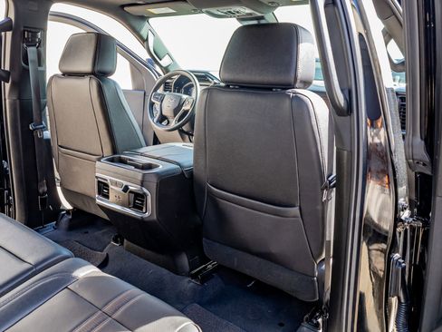 Used 2024 Chevrolet Silverado 3500 High Country w/ Technology Package image 31