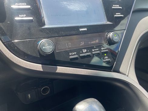 Used 2020 Toyota Camry SE FWD image 16