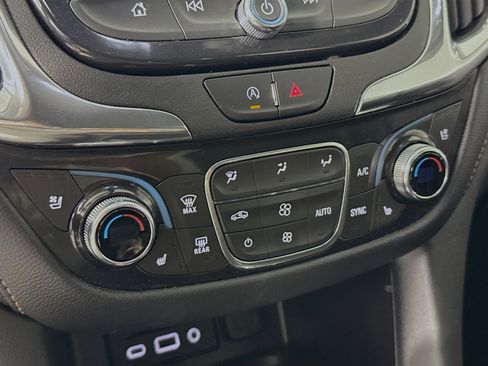 Used 2022 Chevrolet Equinox Premier image 17