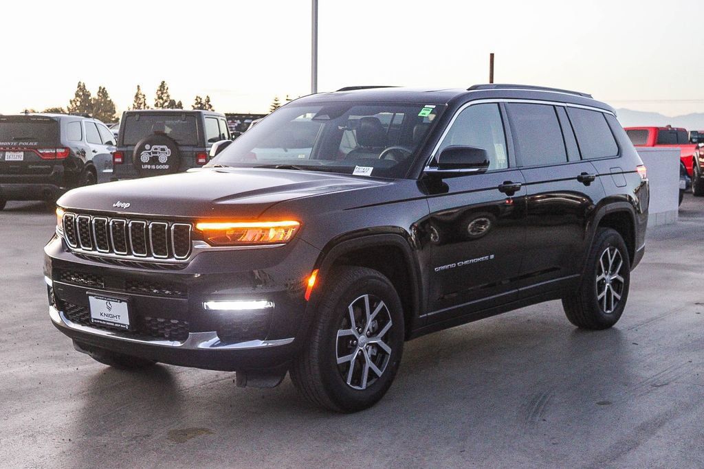 Used 2024 Jeep Grand Cherokee L Limited w/ Luxury Tech Group II AWD/4WD image 4