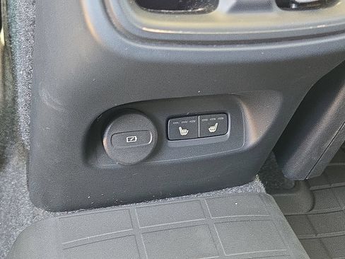Certified 2026 Volvo XC40 B5 Plus AWD/4WD image 17