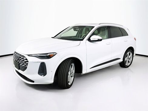 Used 2025 Audi Q5 Prestige image 2