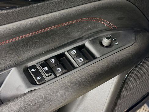 Used 2025 Jeep Compass Trailhawk w/ Trailhawk Convenience Group image 18