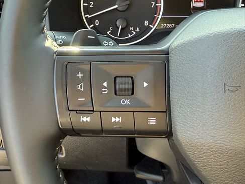 Used 2025 Nissan Rogue SV image 17