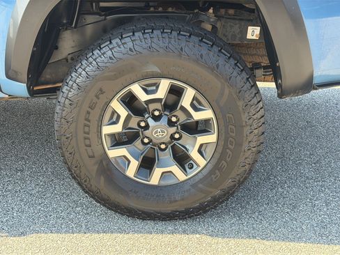 Used 2019 Toyota Tacoma TRD Off-Road RWD image 32