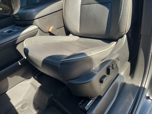 Used 2023 Chevrolet Tahoe Premier w/ Advanced Technology Package AWD/4WD image 15