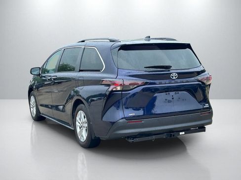Used 2023 Toyota Sienna XLE w/ XLE Plus Package AWD/4WD image 7