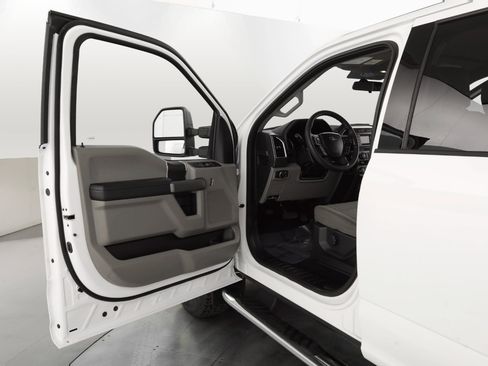 Used 2017 Ford F250 XLT image 28