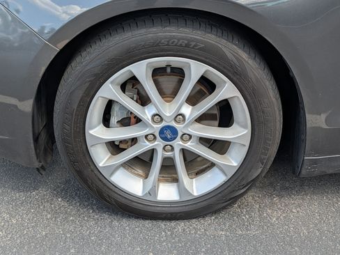 Used 2019 Ford Fusion SE FWD image 15