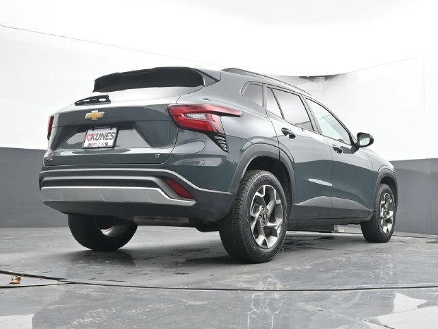 Used 2025 Chevrolet Trax LT FWD image 42