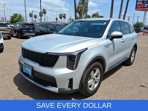 Used 2026 Kia Sorento LX FWD image 3