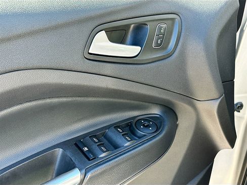 Used 2018 Ford Escape SE image 17