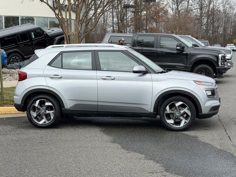 Used 2021 Hyundai Venue SEL w/ Cargo Package image 5