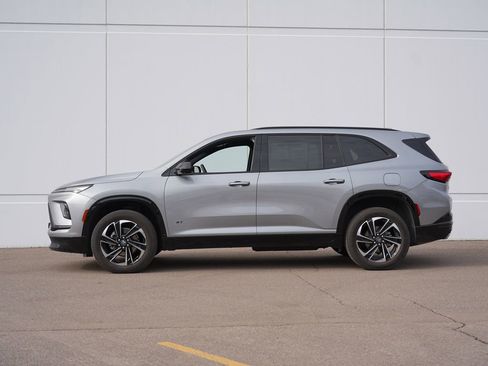 Used 2025 Buick Enclave Sport Touring image 6