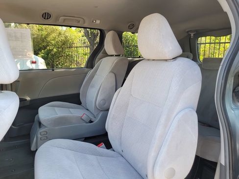 Used 2016 Toyota Sienna LE FWD image 15
