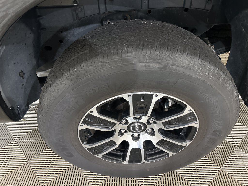 Used 2023 Nissan Titan SV AWD/4WD image 11