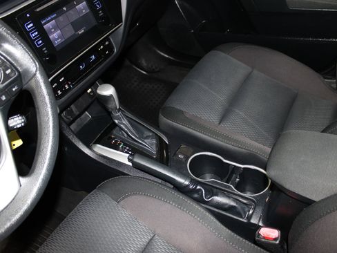 Used 2018 Toyota Corolla LE FWD image 15