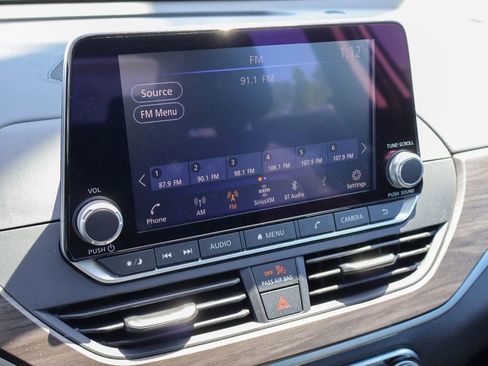 Used 2025 Nissan Altima 2.5 SV image 3