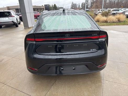 Used 2024 Toyota Prius Limited w/ Limited Premium Package image 6