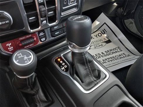 Used 2024 Jeep Gladiator Rubicon w/ Technology Group image 24