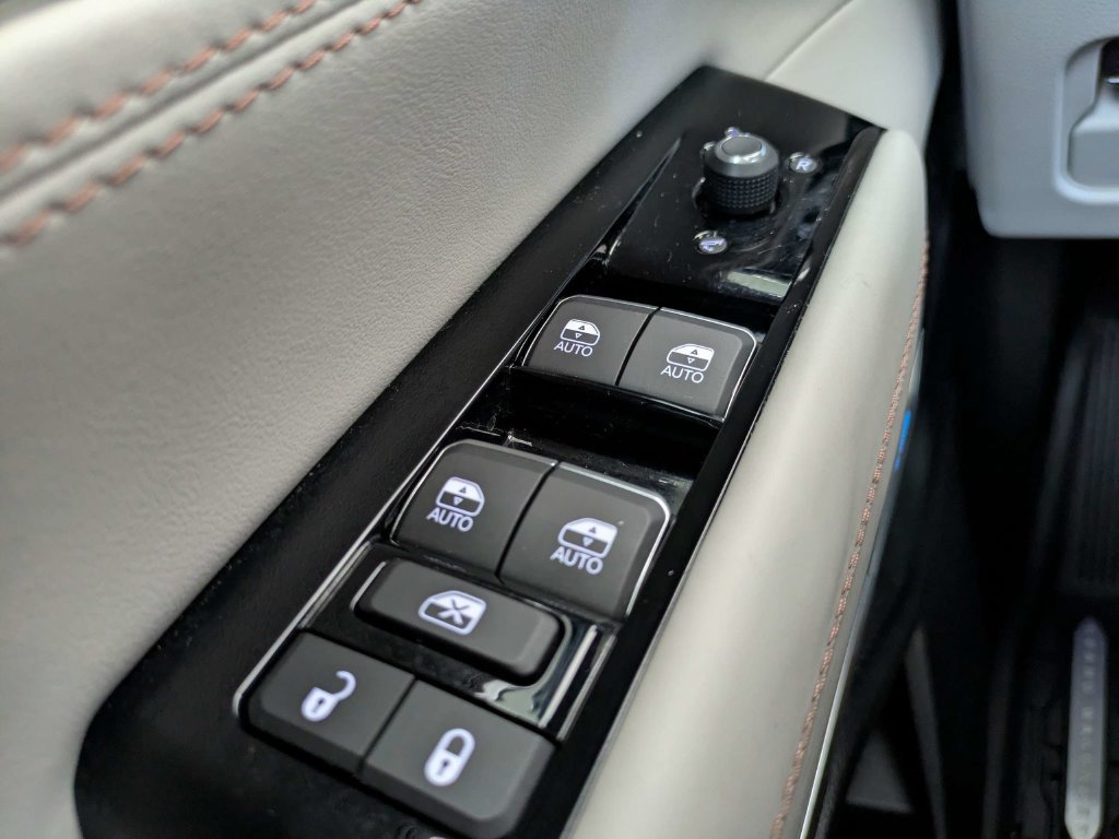 Used 2023 Jeep Grand Wagoneer L 4WD w/ Flexible Seating Group image 28