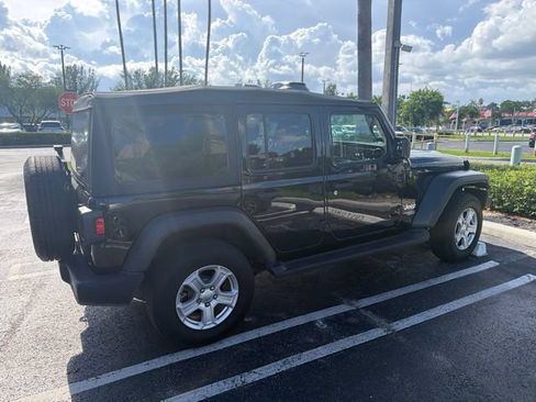 Used 2019 Jeep Wrangler Unlimited Sport S AWD/4WD image 5