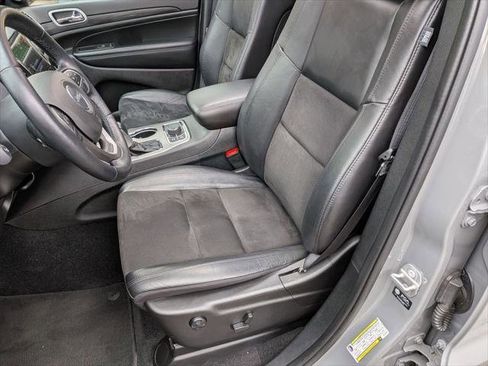 Certified 2022 Jeep Grand Cherokee Laredo X AWD/4WD image 24
