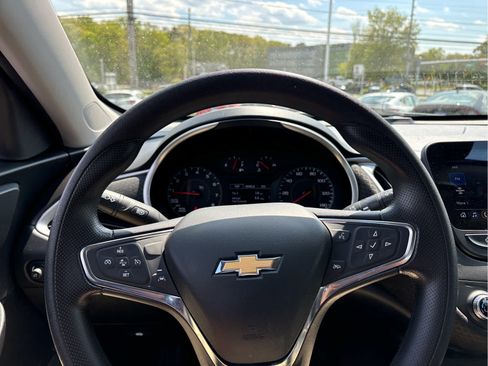 Used 2024 Chevrolet Malibu LT FWD image 9