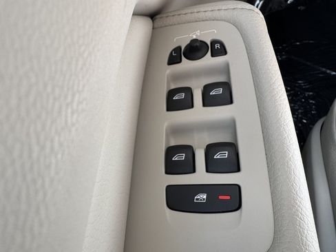 Used 2022 Volvo XC60 B5 Momentum FWD image 22
