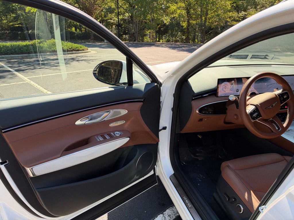 Certified 2026 Genesis GV70 2.5T Advanced AWD/4WD image 6
