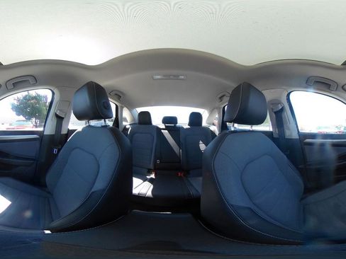 Used 2025 Volkswagen Jetta SE image 43