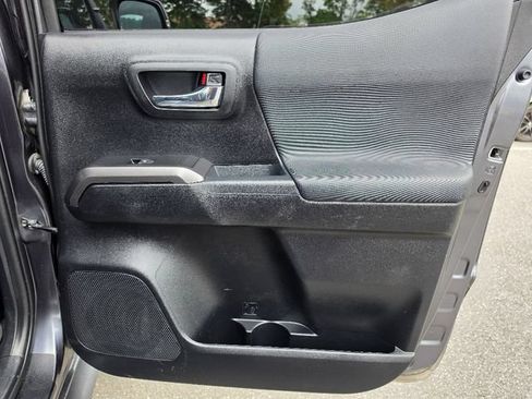Used 2022 Toyota Tacoma TRD Sport w/ Technology Package AWD/4WD image 16