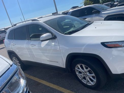 Used 2017 Jeep Cherokee Latitude w/ Safety/Convenience Group AWD/4WD image 2