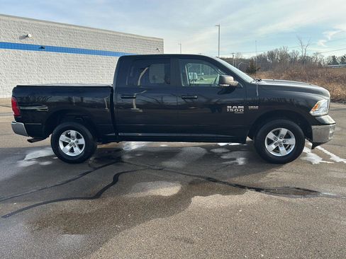 Used 2019 RAM 1500 Classic SLT w/ Luxury Group image 9