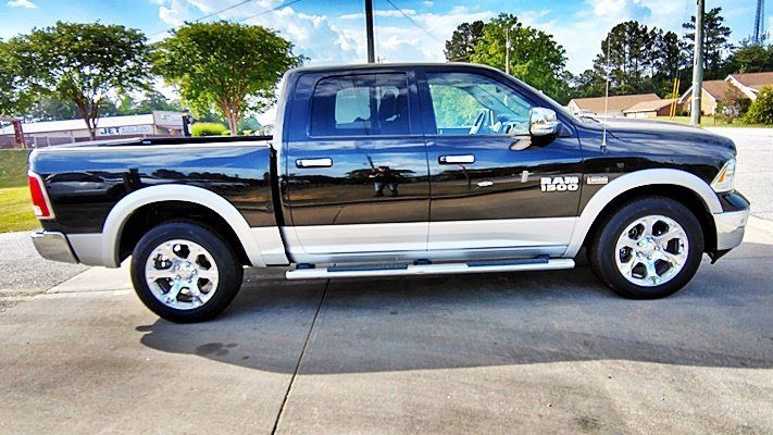 Used 2015 RAM 1500 Laramie w/ Convenience Group AWD/4WD image 10