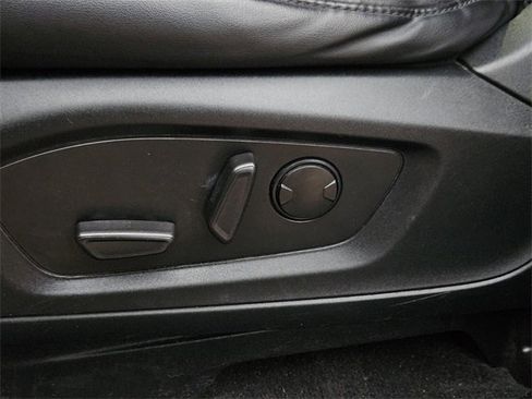 Used 2022 Ford Explorer XLT w/ Equipment Group 202A image 25