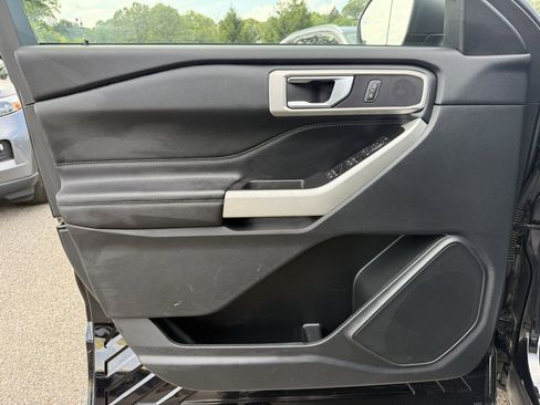 Certified 2022 Ford Explorer XLT w/ Equipment Group 202A image 23
