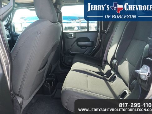 Used 2023 Jeep Gladiator Sport image 7