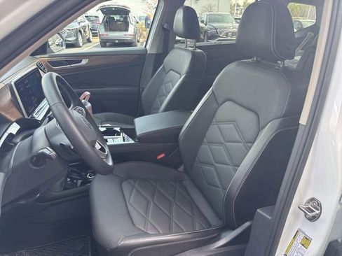 Used 2024 Volkswagen Atlas SE image 11
