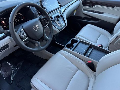 New 2026 Honda Odyssey Touring image 4
