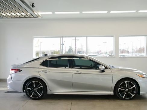 Used 2020 Toyota Camry XSE image 7