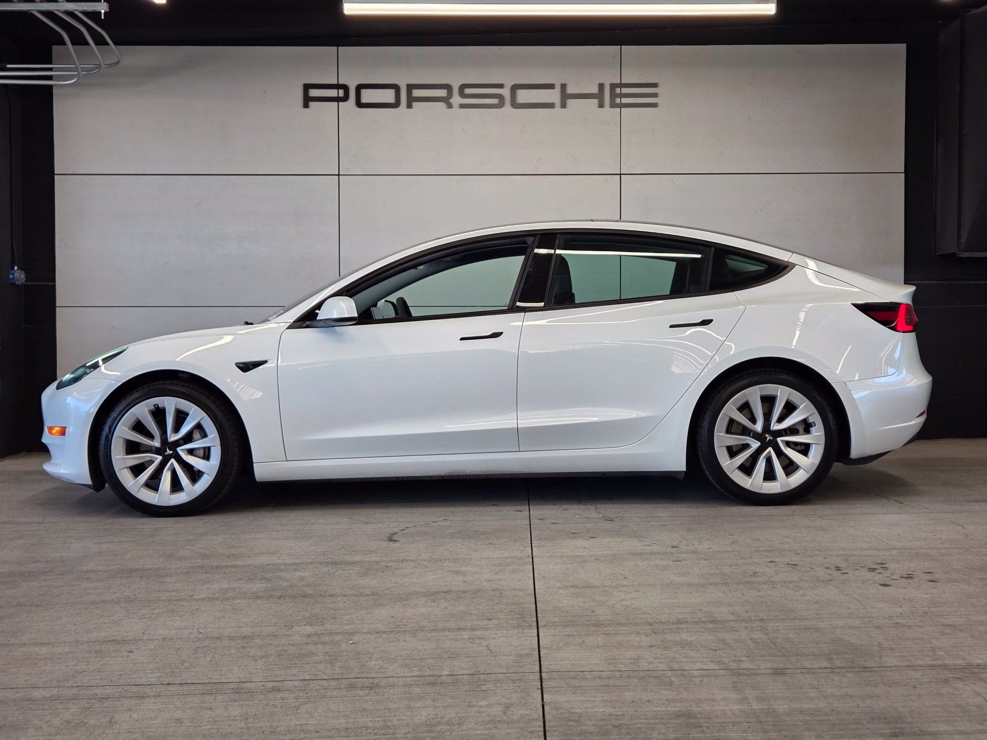 Used 2023 Tesla Model 3 Standard Range RWD image 2