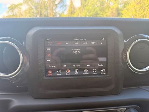 Used 2021 Jeep Wrangler Unlimited Sahara AWD/4WD image 4